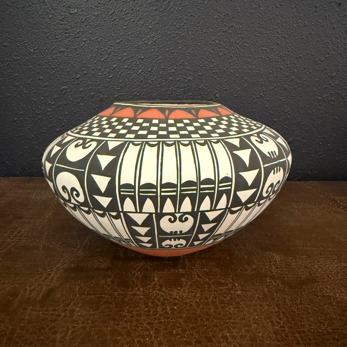 Acoma Fine Line Pot, by Sandra Victorino