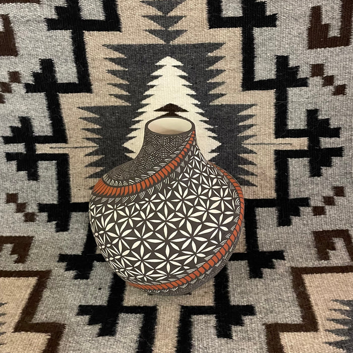 Acoma Fine Line Pot, by Sandra Victorino