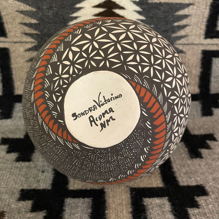 Acoma Fine Line Pot, by Sandra Victorino