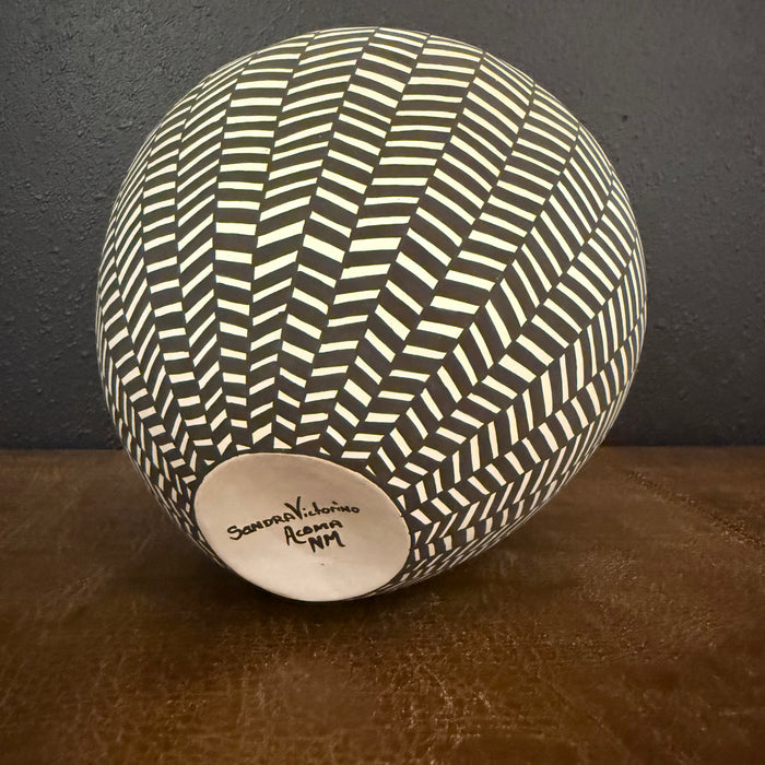 Acoma Fine Line Black and White Pot, by Sandra Victorino