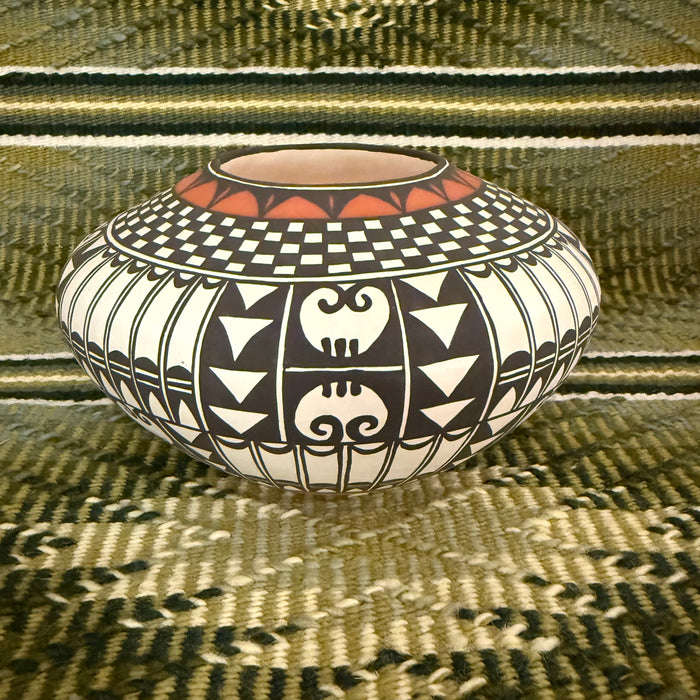 Acoma Fine Line Pot, by Sandra Victorino
