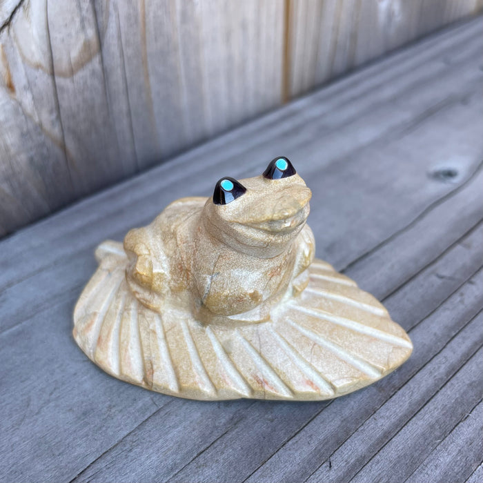 Frog on Lily Pad Zuni Fetish, by Freddie Leekya