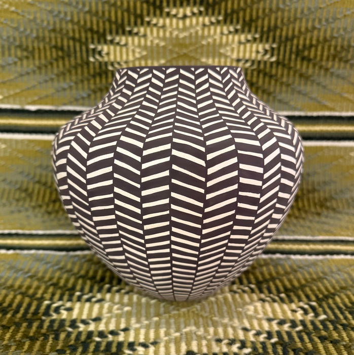 Acoma Fine Line Black and White Pot, by Sandra Victorino