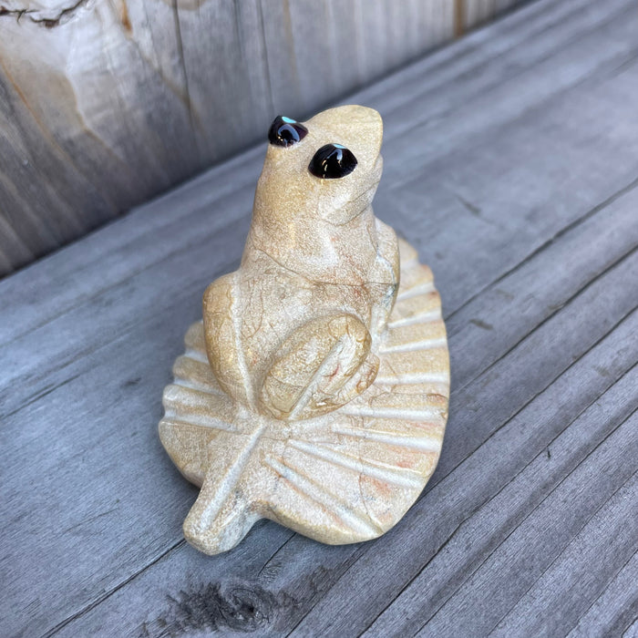 Frog on Lily Pad Zuni Fetish, by Freddie Leekya