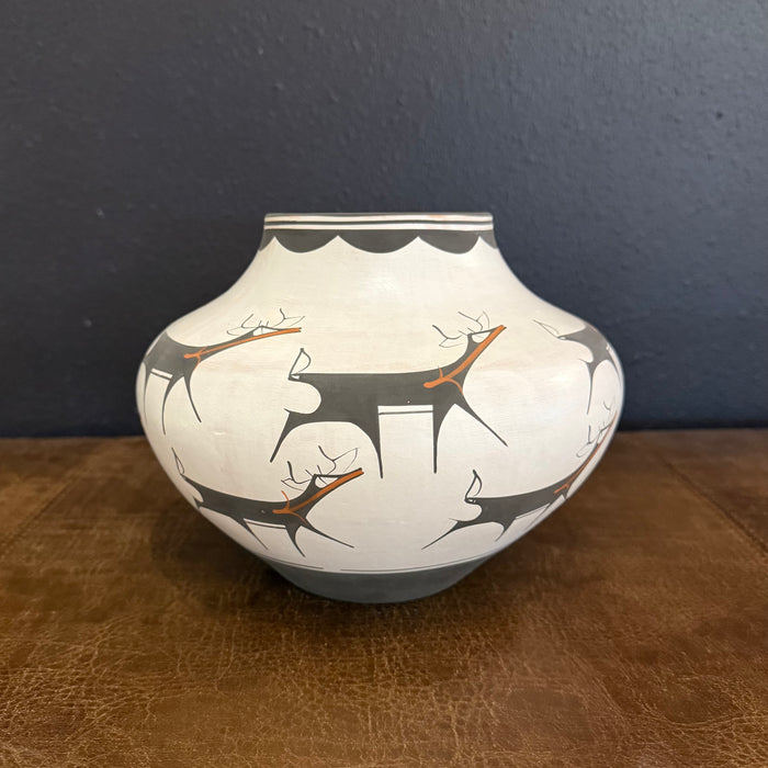 Deer Heartline on White Slip Pot, by Anderson Peynetsa