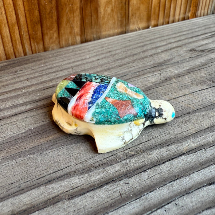 Zuni Turtle Fetish, by Jayne Quam