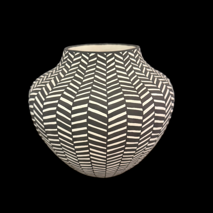 Acoma Fine Line Black and White Pot, by Sandra Victorino