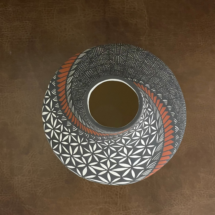 Acoma Fine Line Pot, by Sandra Victorino