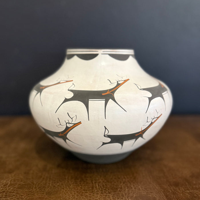 Deer Heartline on White Slip Pot, by Anderson Peynetsa