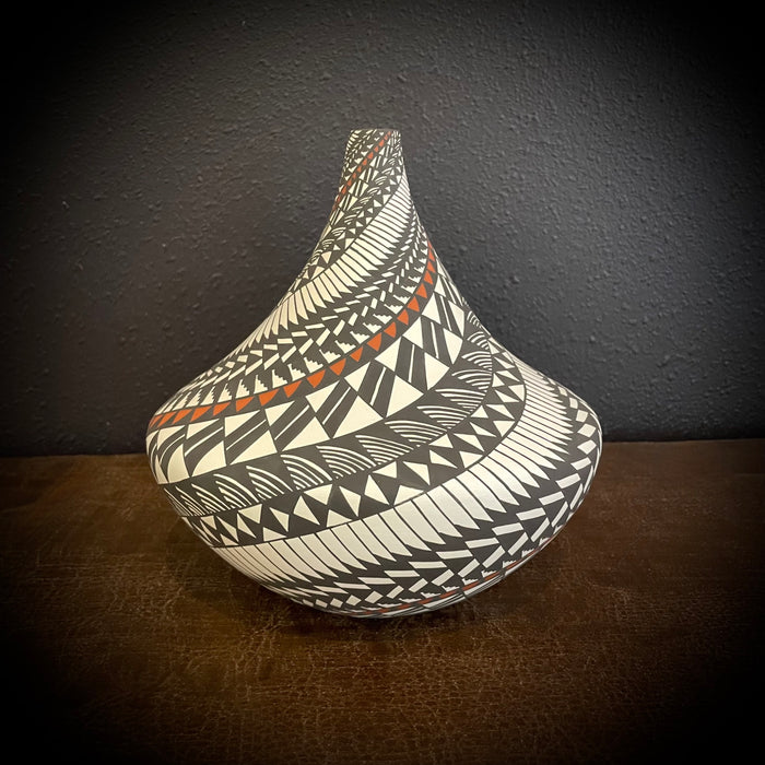Acoma Fine Line Pot, by Sandra Victorino