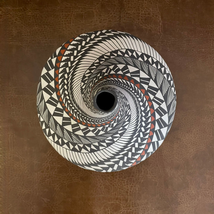 Acoma Fine Line Pot, by Sandra Victorino