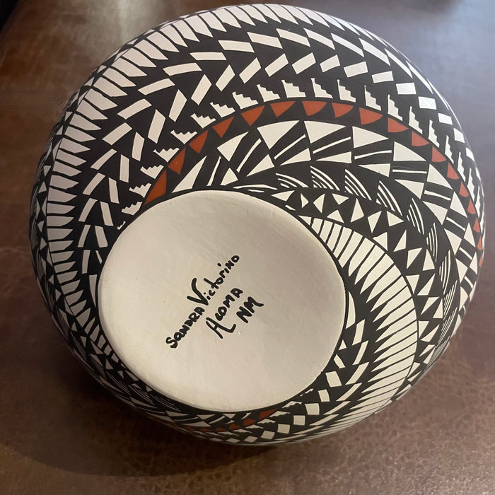 Acoma Fine Line Pot, by Sandra Victorino