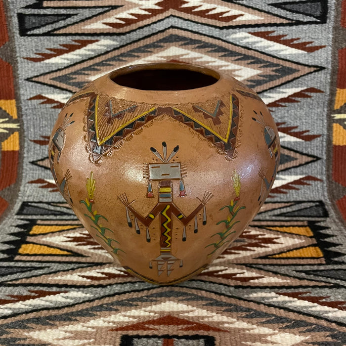 Navajo Pot, by Nancy Ann (Chilly) and Jackson Yazzie
