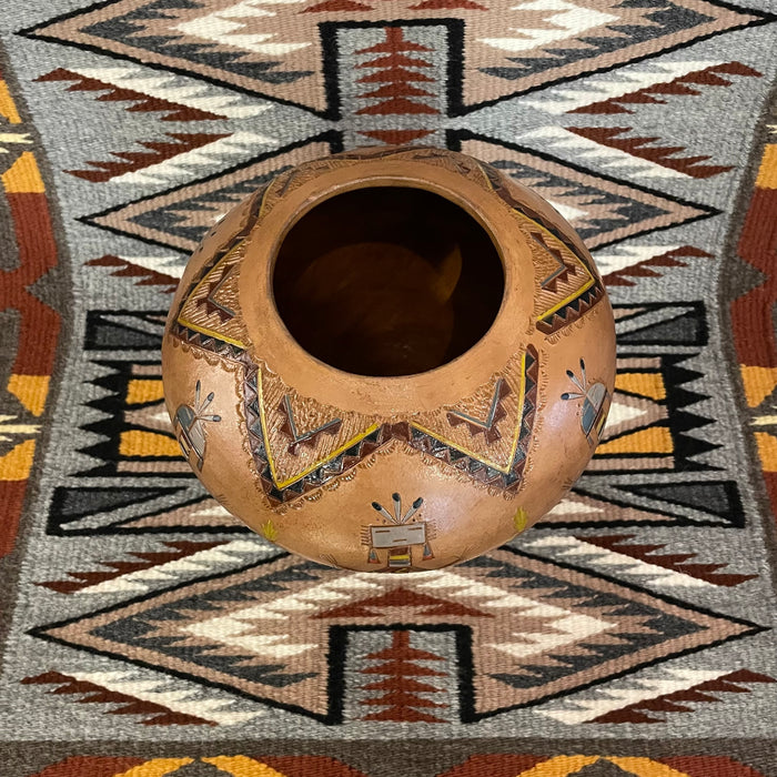 Navajo Pot, by Nancy Ann (Chilly) and Jackson Yazzie