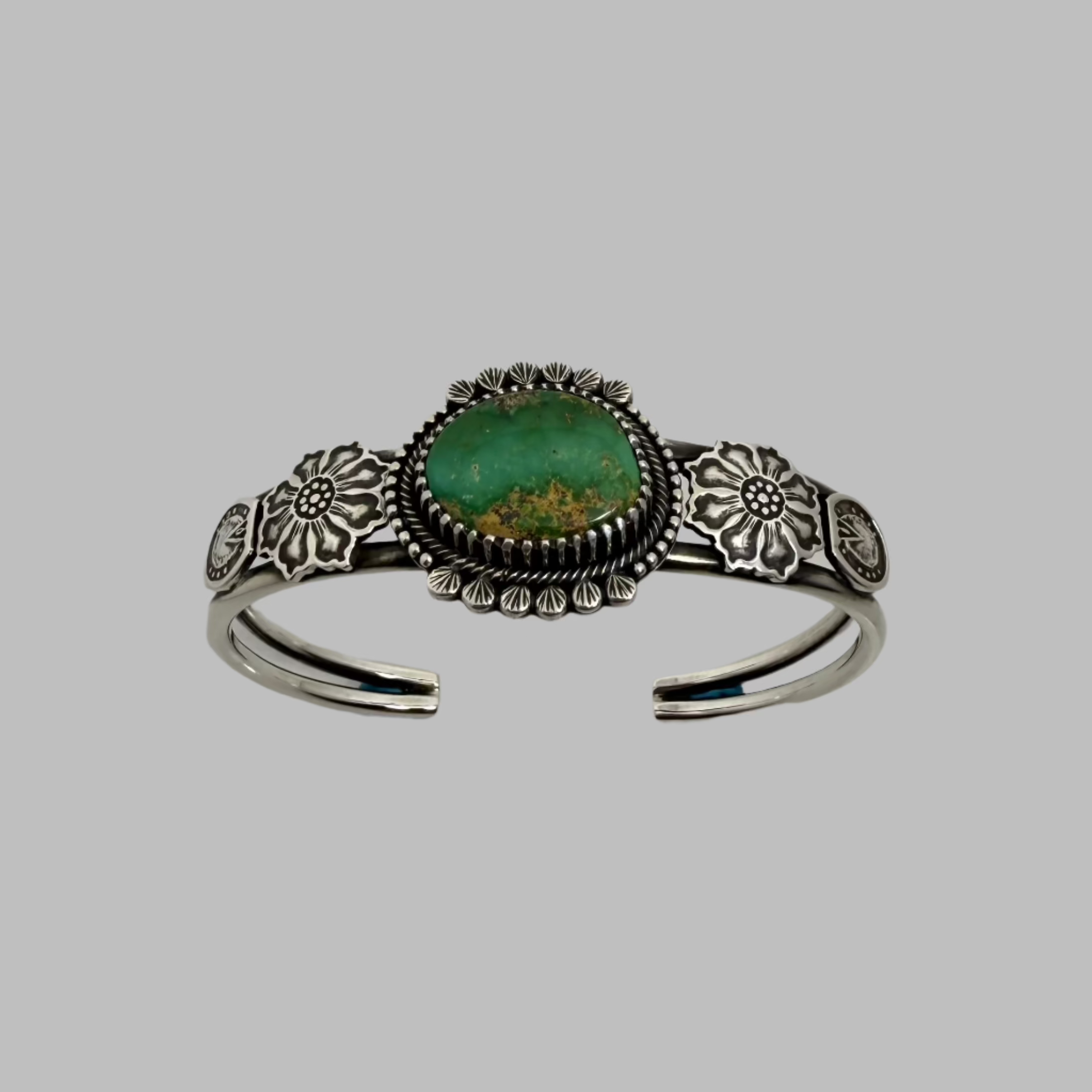 NAVAJO Ivan Howard Sterlingシルバー　バングル Ivan Howard, Diné (Navajo) Fine Navajo Jewelry at Raven