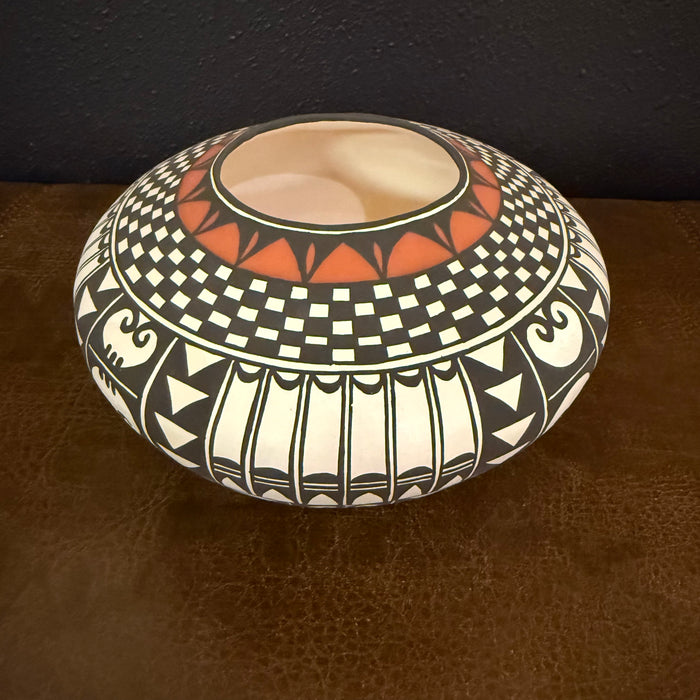 Acoma Fine Line Pot, by Sandra Victorino