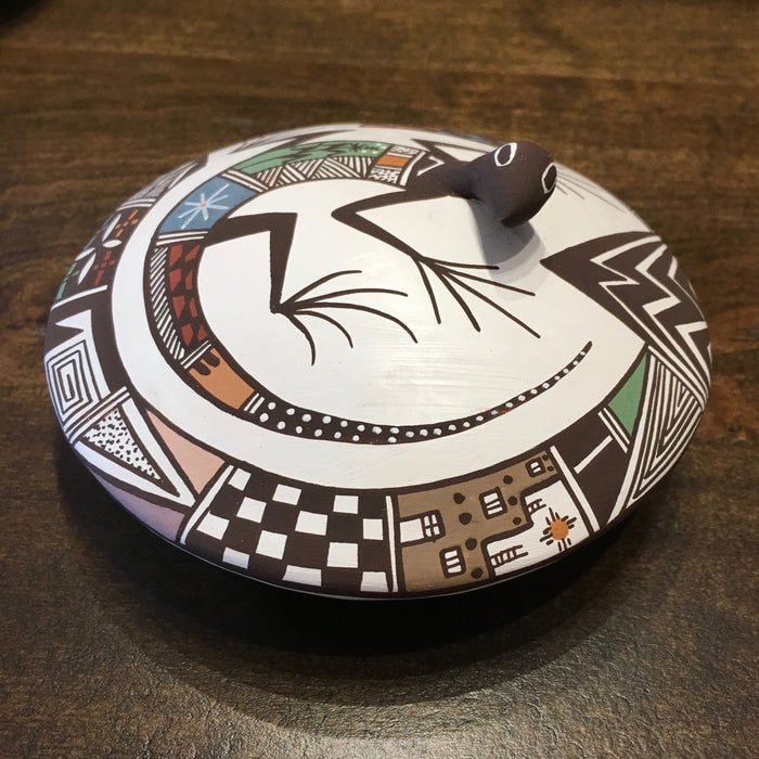 Acoma Seed Pot with Lizard, by Carolyn Concho