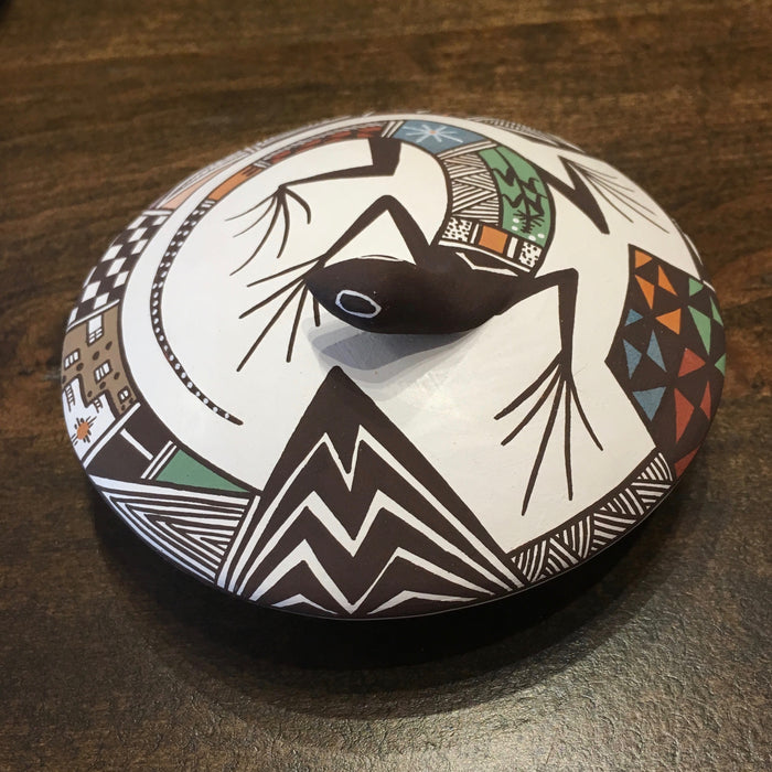 Acoma Seed Pot with Lizard, by Carolyn Concho
