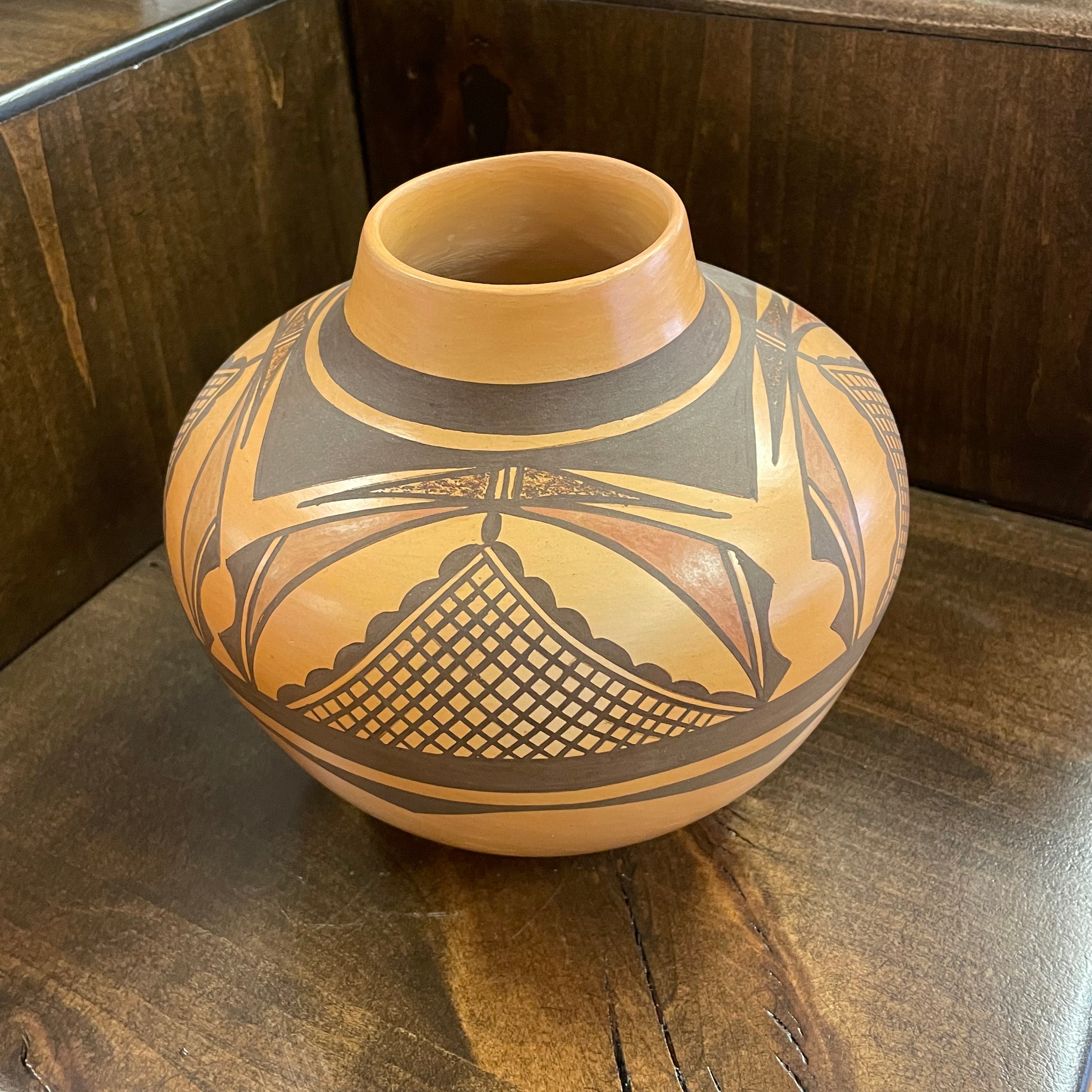 Hopi Pot, by Dee Setalla, Hopi Pottery at Raven Makes Native American ...