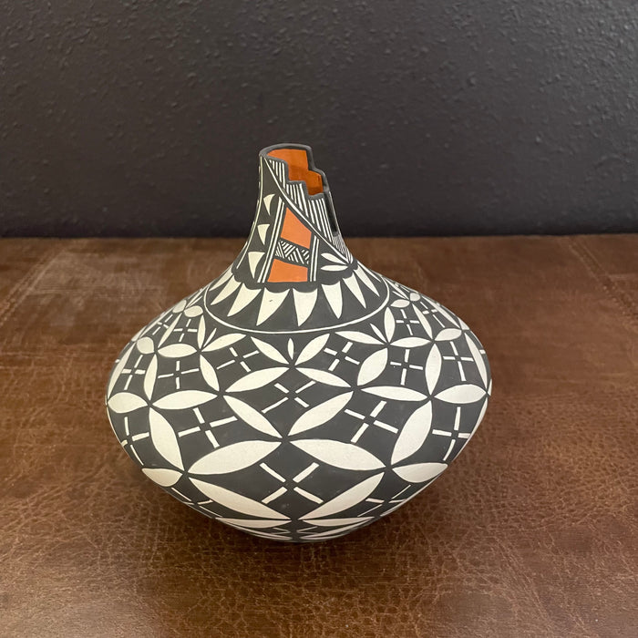 Acoma Fine Line Kiva Step Pottery, by Sandra Victorino