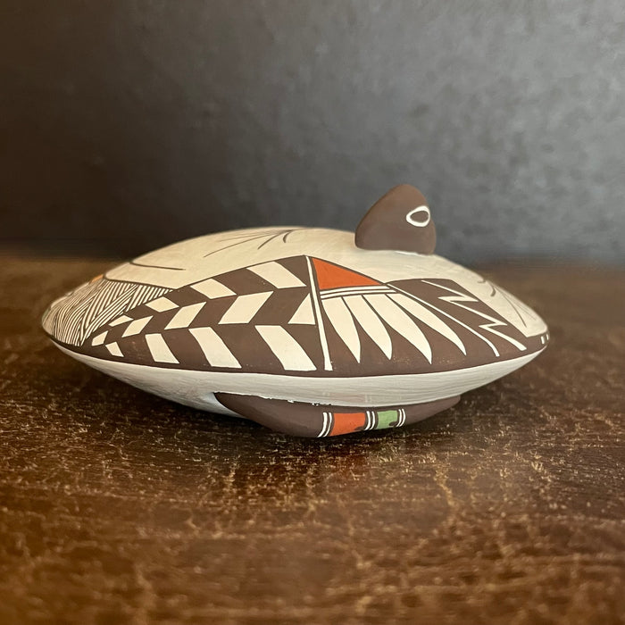 Acoma Seed Pot with Lizard, by Carolyn Concho