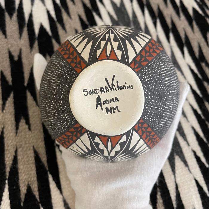 Acoma Fine Line Seed Pot, by Sandra Victorino