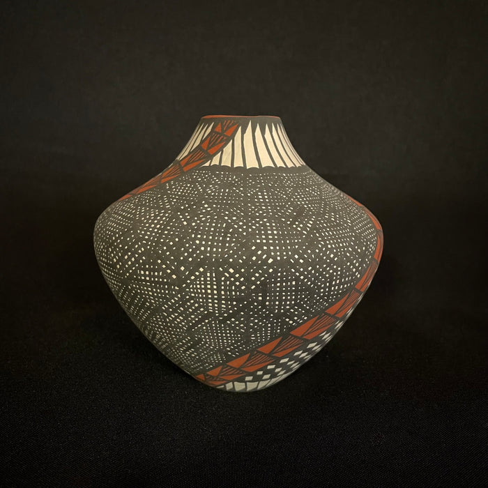 Acoma Fine Line Pot, by Sandra Victorino