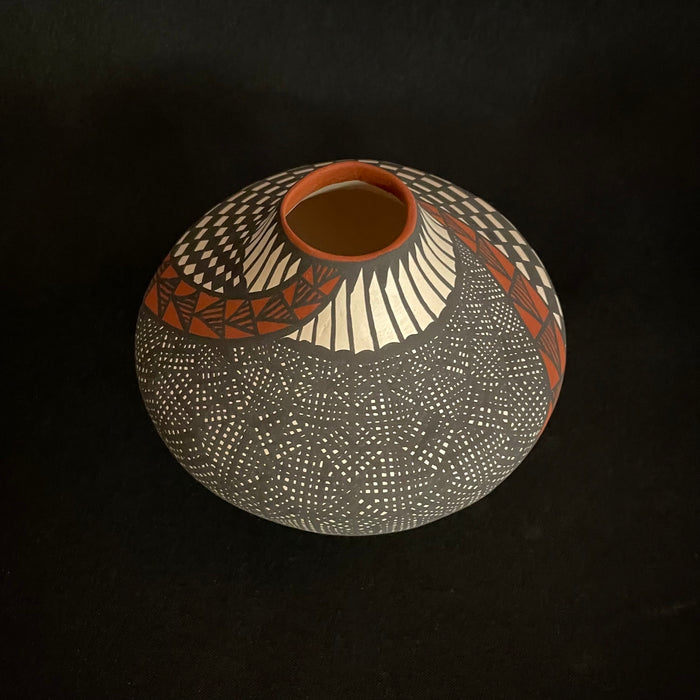 Acoma Fine Line Pot, by Sandra Victorino