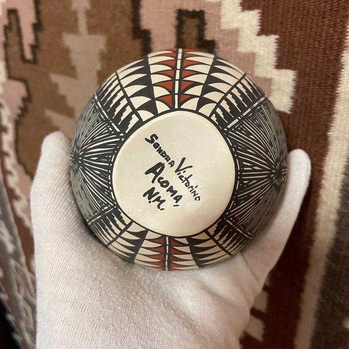 Acoma Fine Line Pot, by Sandra Victorino