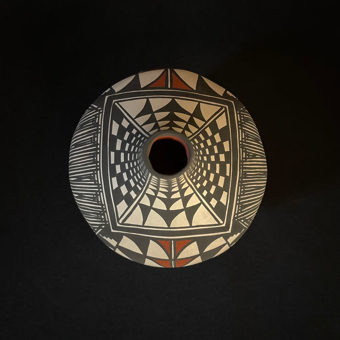 Acoma Fine Line Pot, by Sandra Victorino