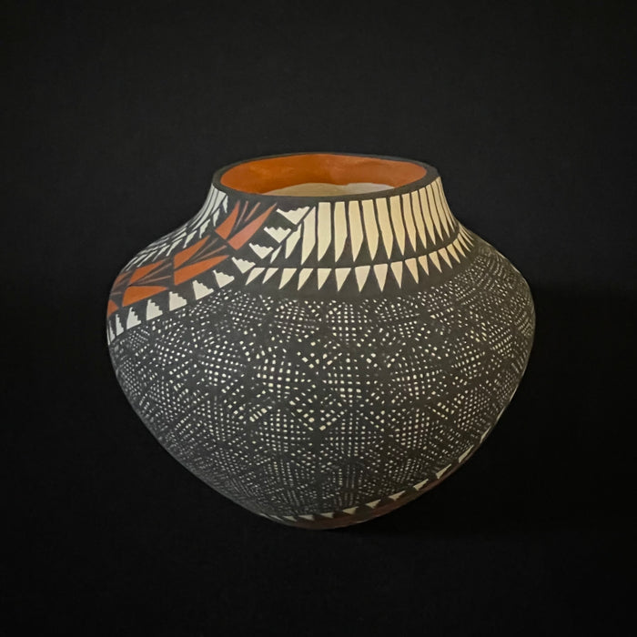 Acoma Fine Line Pot, by Sandra Victorino
