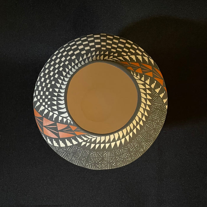 Acoma Fine Line Pot, by Sandra Victorino