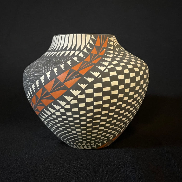 Acoma Fine Line Pot, by Sandra Victorino