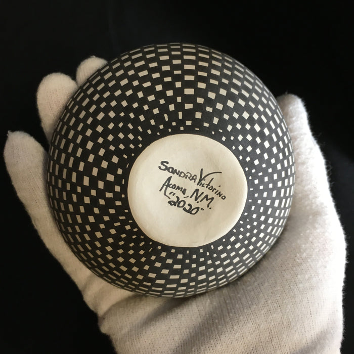 Acoma Fine Line Kokopelli Pot, by Sandra Victorino