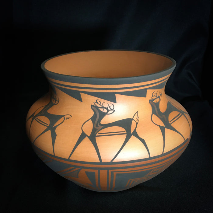 Deer Design Zuni Pot, by Gaylon Westika