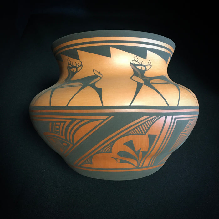 Deer Design Zuni Pot, by Gaylon Westika