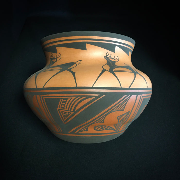 Deer Design Zuni Pot, by Gaylon Westika