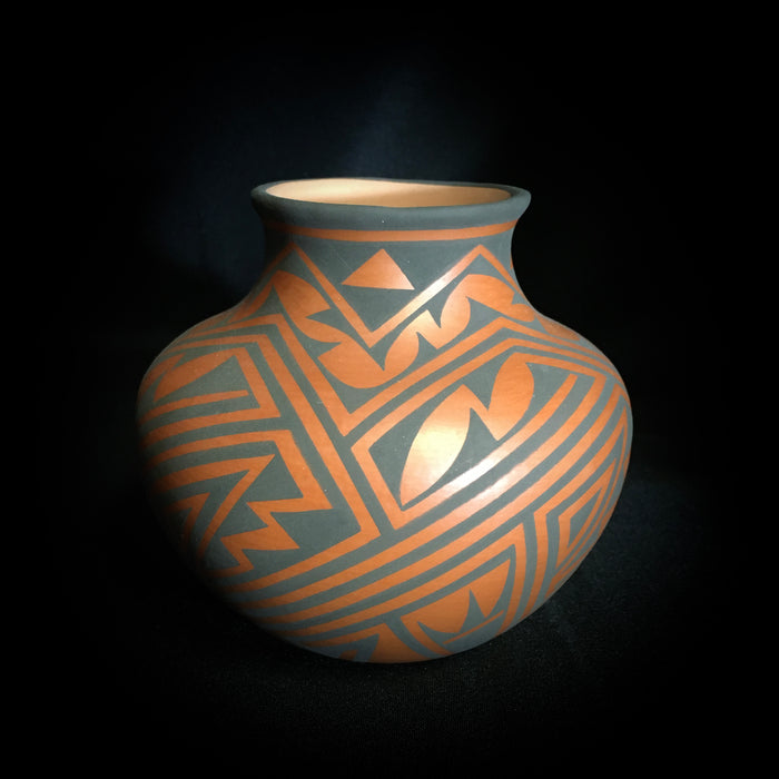 Traditional Zuni Pot, by Anderson and Avelia Peynetsa