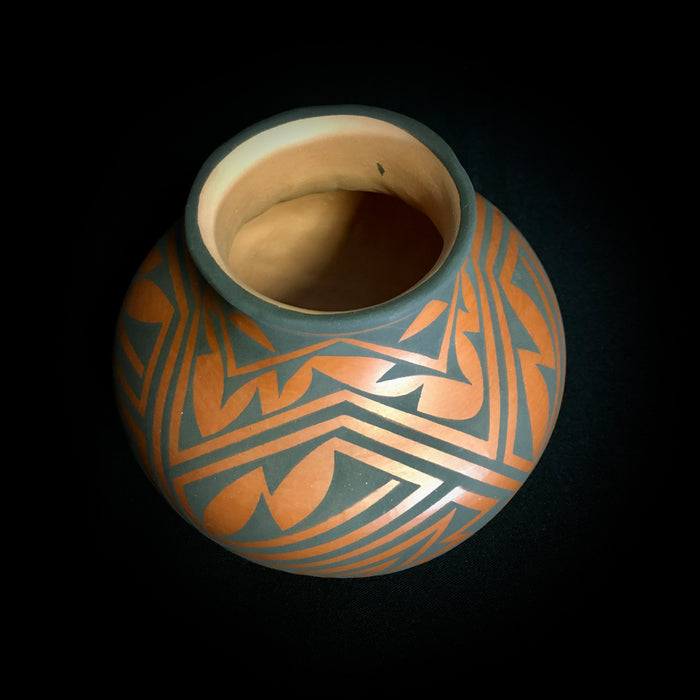Traditional Zuni Pot, by Anderson and Avelia Peynetsa