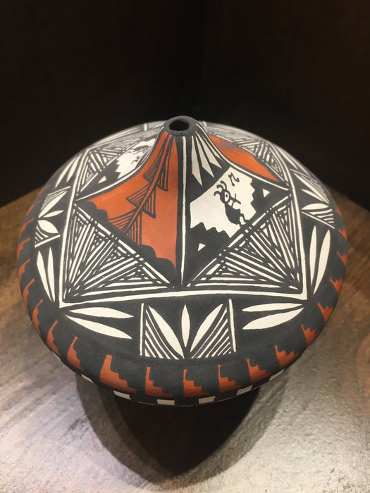 Acoma Fine Line Kokopelli Pot, by Sandra Victorino