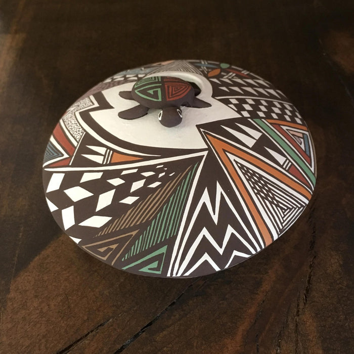 Acoma Seed Pot with Turtle, by Carolyn Concho